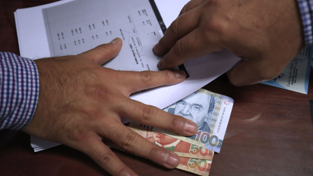¿Cómo derrotar la mala gestión pública? Descubre estrategias de participación ciudadana y tecnología para cerrar la brecha digital en el Perú hoy.